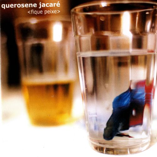 Capa do disco “Fique Peixe”, de “Querosene Jacar”