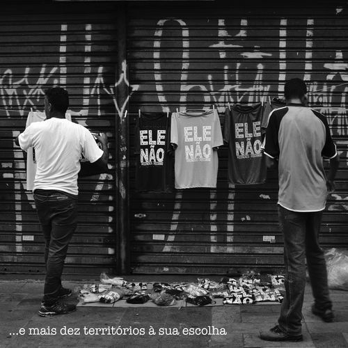 Capa do disco “Eu Resisto. Ele No.”, de “...e Mais Dez Territrios  Sua Escolha”