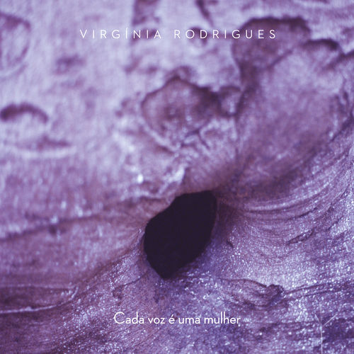 Capa do disco “Cada Voz  uma Mulher”, de “Virgnia Rodrigues”